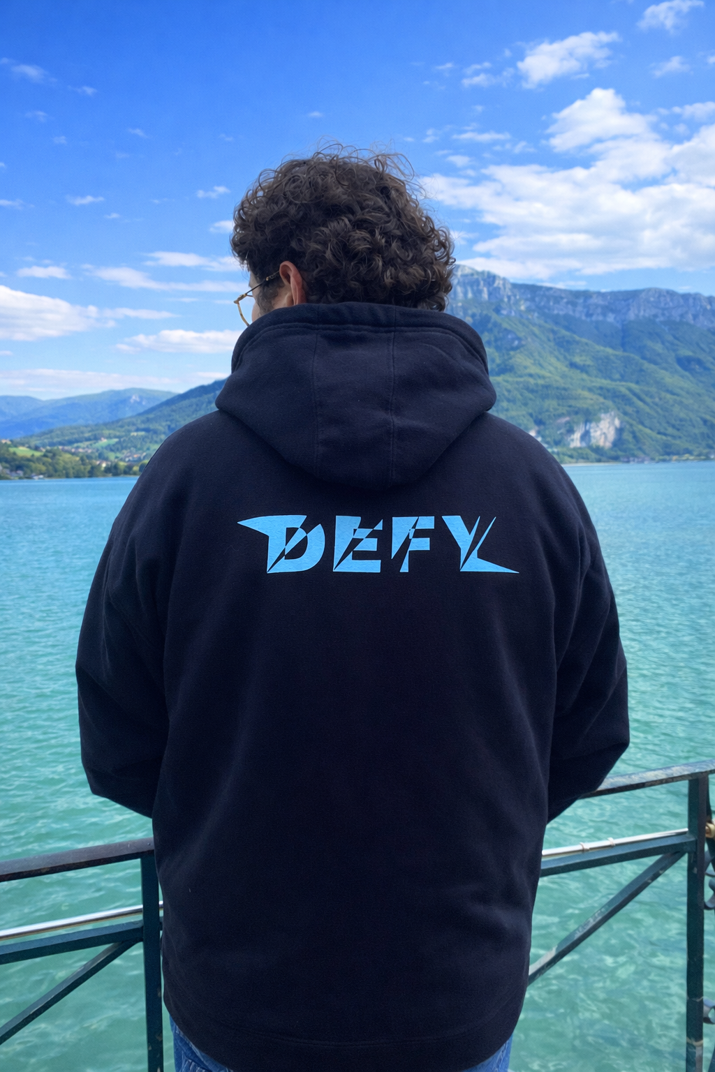 Hoodie DEFY Noir et Bleu DEFY.fr